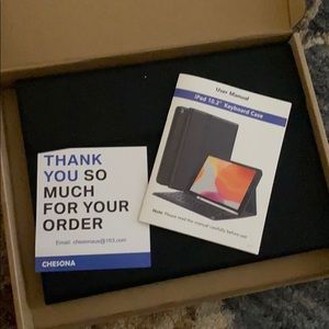 Ipad 10.2” keyboard case & iPad pen 1st generation